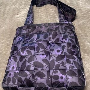 Beautiful Harvey’s seatbelts bag.